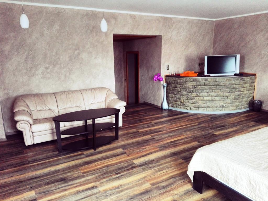 Urusel Guesthouse ทาลลินน์ ภายนอก รูปภาพ